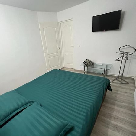 Garsoniera Casa Dragoeni, Targu Jiu Apartment Luaran gambar